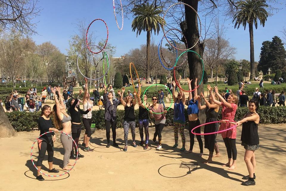 Een internationale hoopdance community als thuishaven in Barcelona!